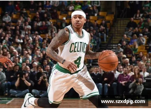 百姓彩票NBA球迷热情高涨，挥舞彩旗为喜欢的球员加油 - 副本